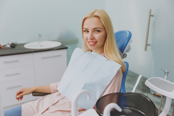 Ask A Cosmetic Dentist: Bonding Vs  Veneers